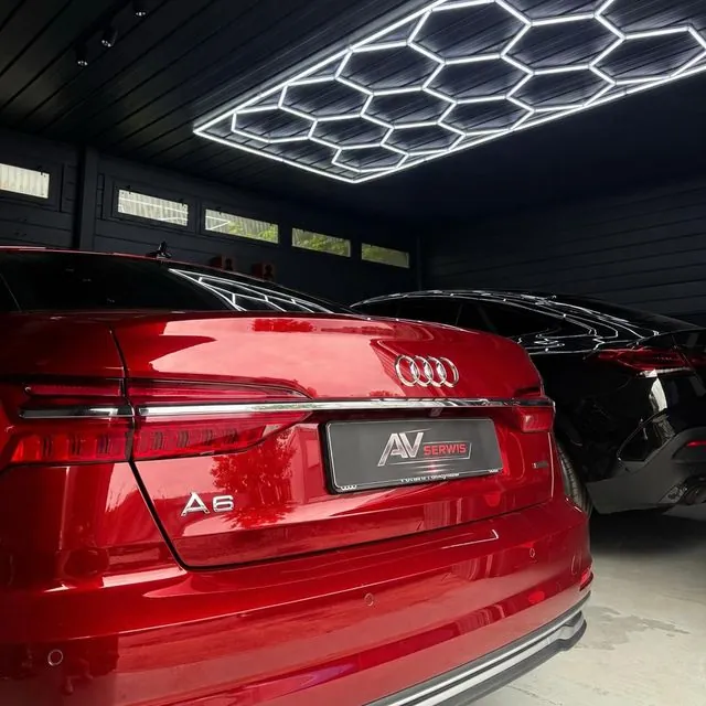 Czerwone Audi A6