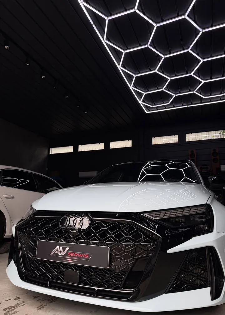 Białe Audi w naszym boksie